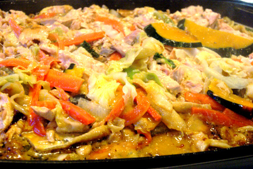 日本美食 食材 三文鱼，鲑鱼的日本乡土料理 三文鱼蔬菜铁板烧（ちゃんちゃん焼き） 图