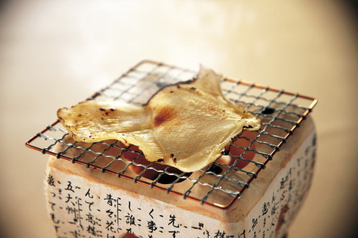 日本美食-料理菜单：烤鱼-烧烤鳐鱼翅（鱏鰭） 图